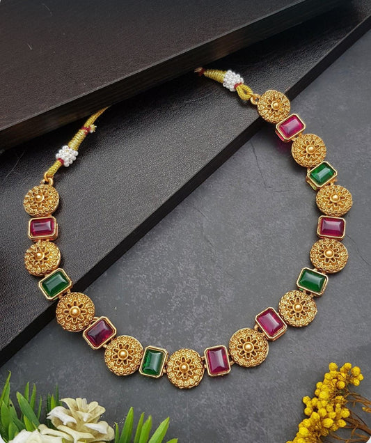 Tarini glory rhinestone necklace